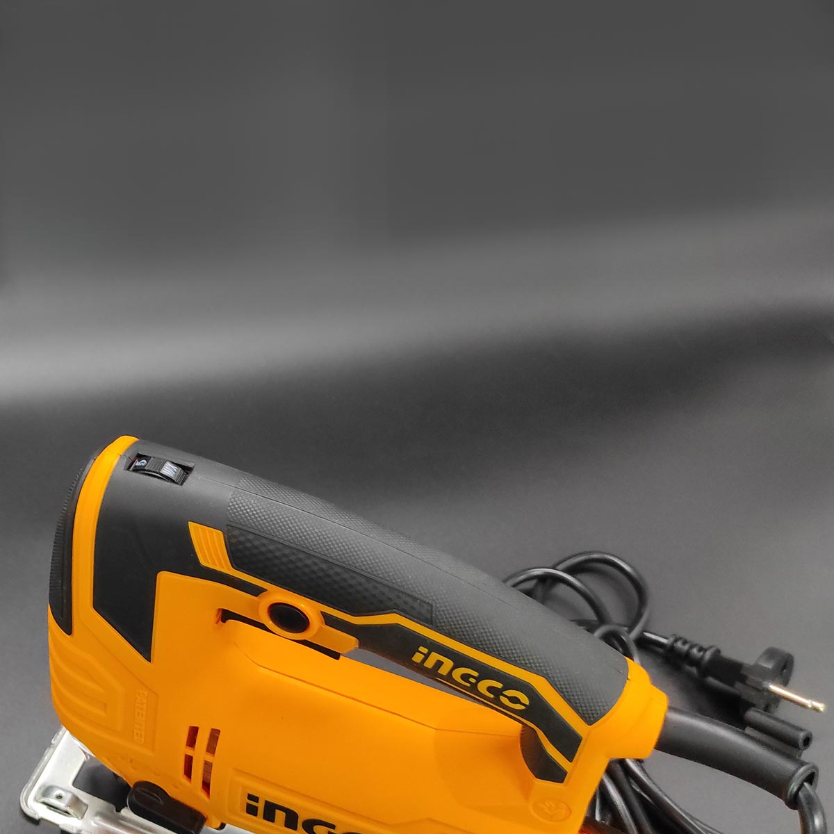 JS57028 - SCIE SAUTEUSE 65MM 570W+3 LAMES INGCO Maroc